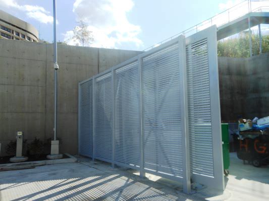 STEEL MONORAIL GATE AND FENCING
