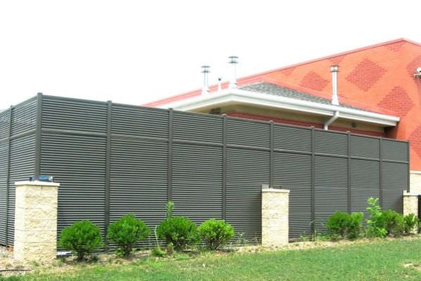 ALUMINUM PRIVACY FENCE