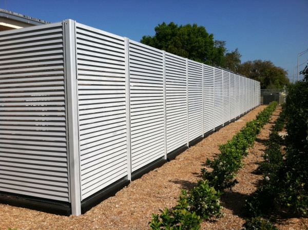 ALUMINUM FIXED LOUVER FENCE