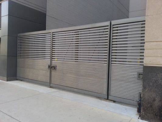 ALUMINUM DOUBLE SWING GATE