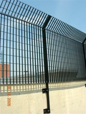 GALVANIZED STEEL FENCE